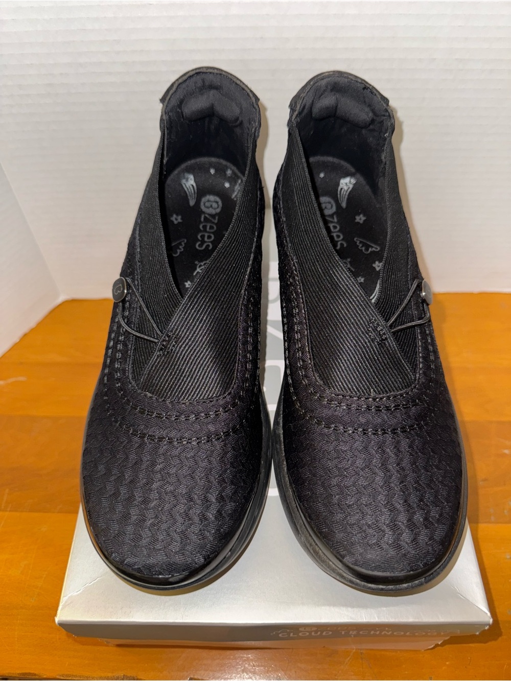 Bzees Women’s Slip-On Energy/Black Cross Knit - Size 9M